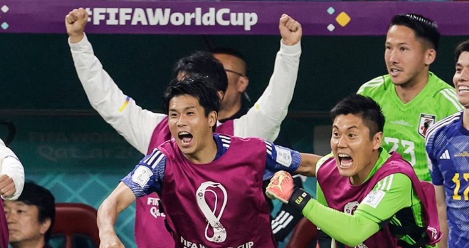 Сборная Японии одолела Испанию и вышла в плей-офф чемпионата мира, Германия, переиграв с трудом Коста-Рику, едет домой