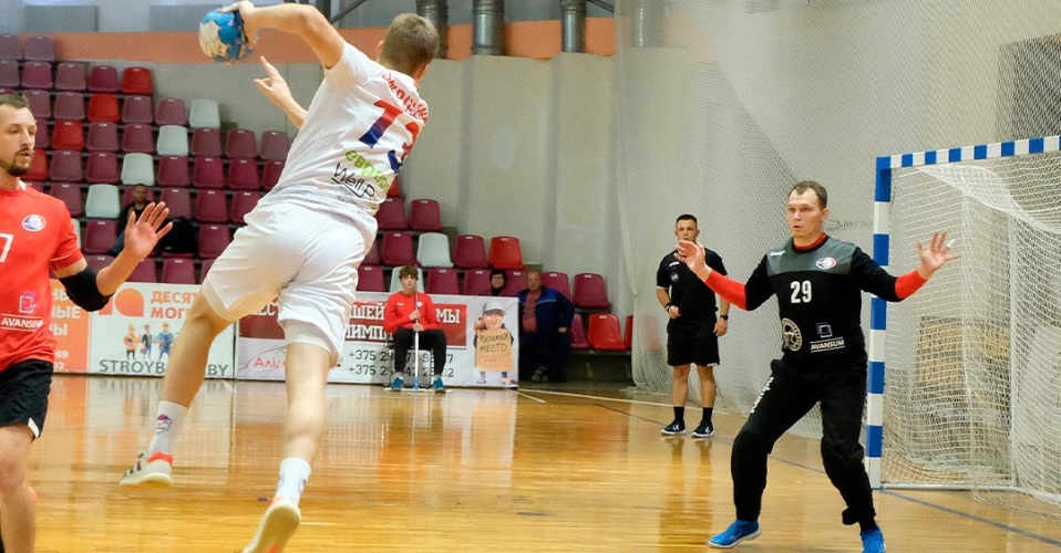 После паузы длиной почти в три недели возобновилась мужская гандбольная Betera-Суперлига: сыграли «Машека» и СКА