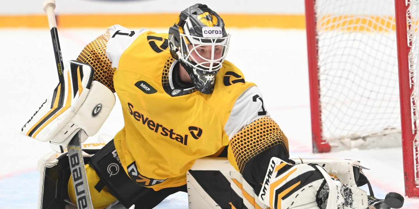 Сэйвы двух белорусов вошли в топ-10 спасений по итогам очередной недели в КХЛ