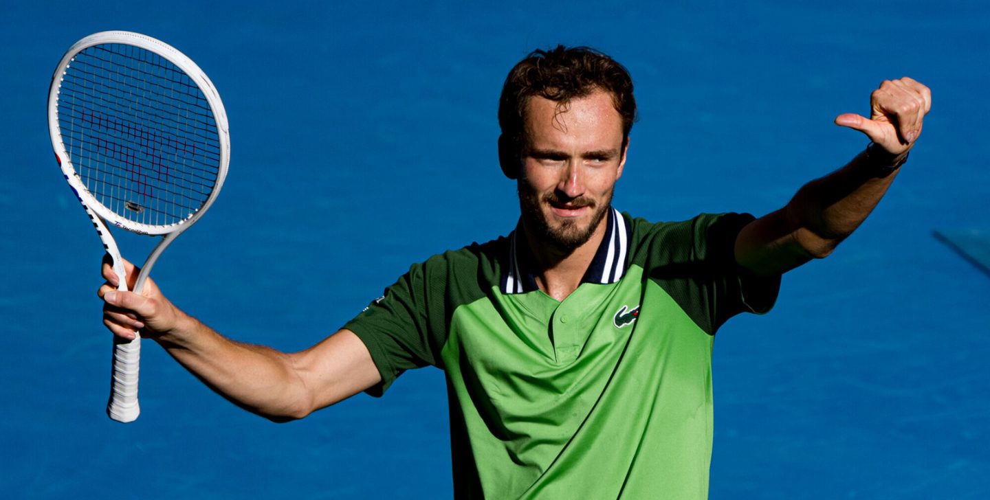 Даниил Медведев отыгрался с 0:2 по сетам и стал вторым финалистом &#8220;Australian Open&#8221;