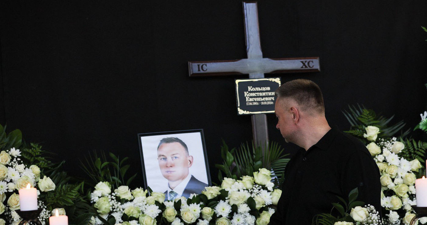 В Минске простились с Константином Кольцовым. Известно, где захоронят его прах