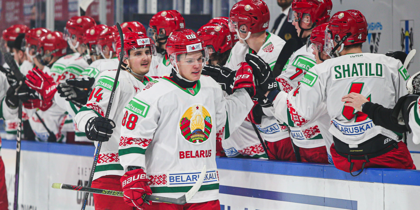 Молодежная сборная Беларуси по хоккею разгромно обыграла сверстников из Казахстана