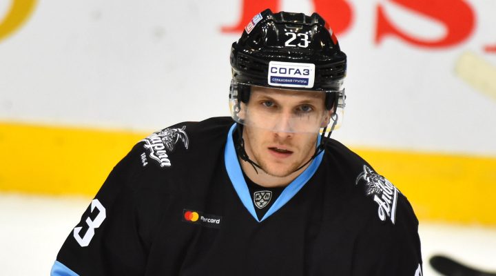 Белорусский хоккеист подписал пробный контракт с клубом АХЛ