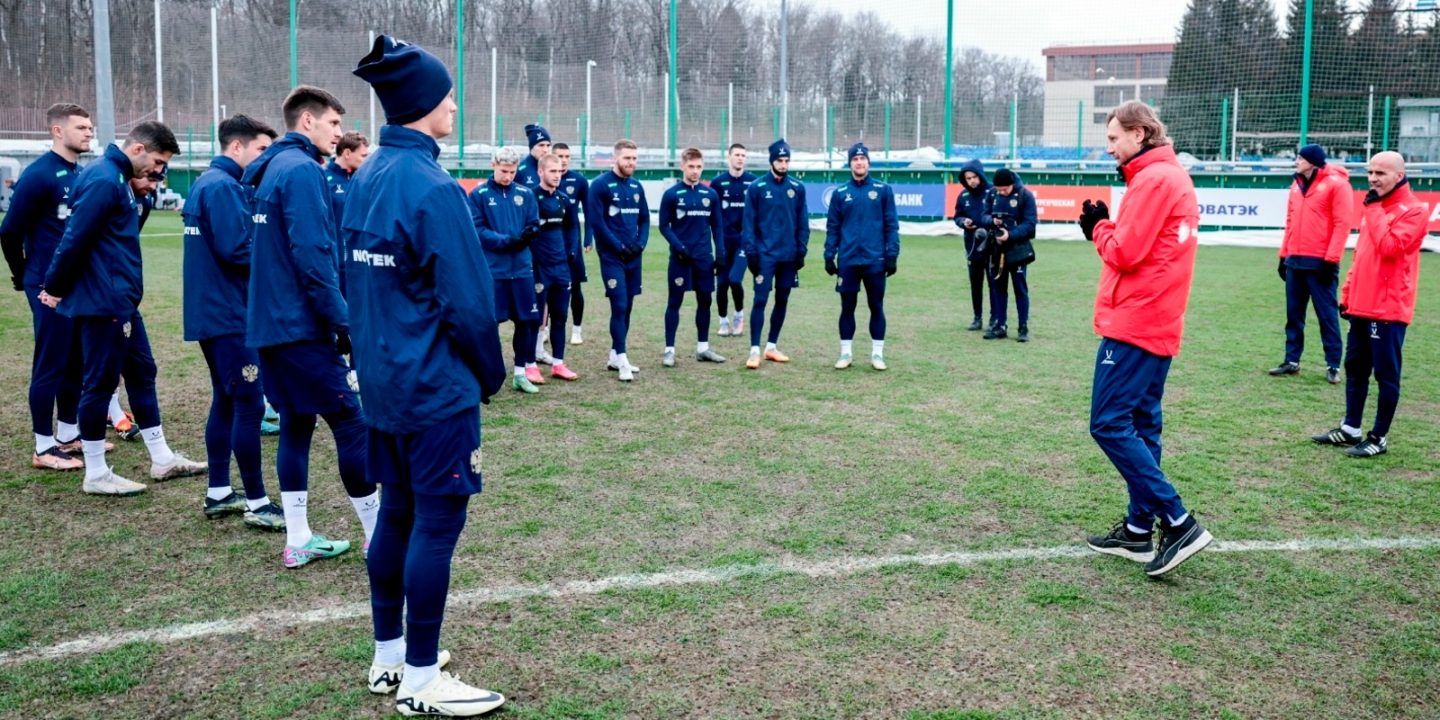 33 футболиста включены в расширенный состав сборной России на матч с Беларусью