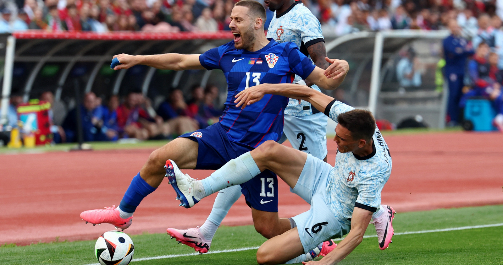 Португалия хорватия. Португалия хорватия. Игра португалия хорватия. Игра португалия хорватия. Quaresma portugal kit 20006.