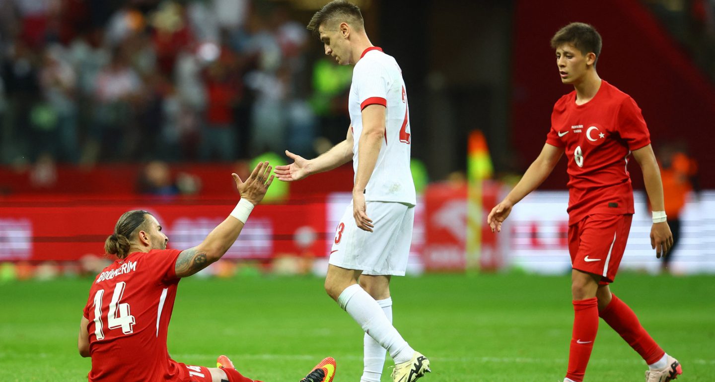 Сборная Польши обыграла команду Турции, но потеряла Роберта Левандовского