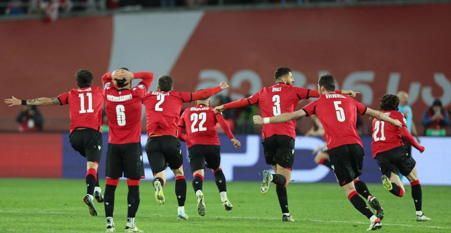 Кварацхелия, Мамардашвили и еще 24 игрока вошли в итоговую заявку сборной Грузии