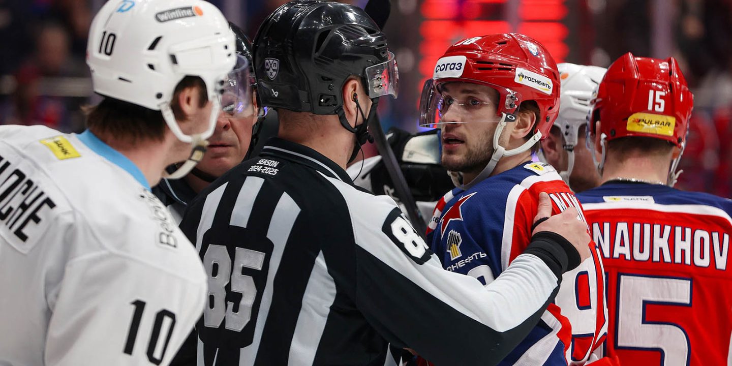 «Карнаухов, играй! Я такое не дам!» Видео диалогов судей с хоккеистами в матче ЦСКА &mdash; «Динамо»