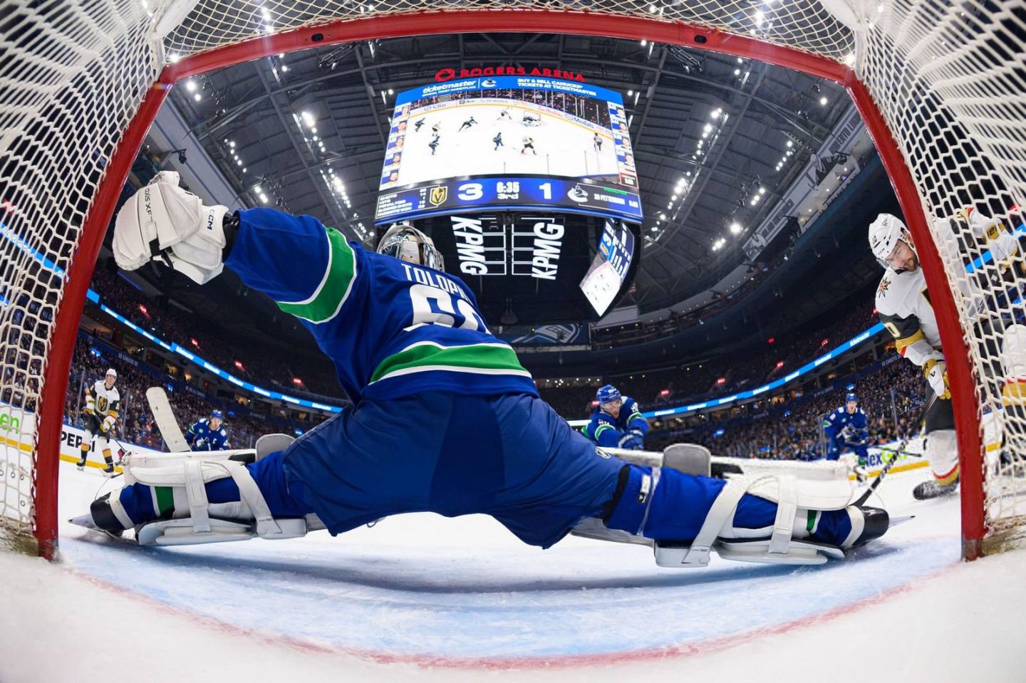 Одноклубник Никиты Толопило отразил лишь 70 процентов бросков в матче с &ldquo;Ютой&rdquo;