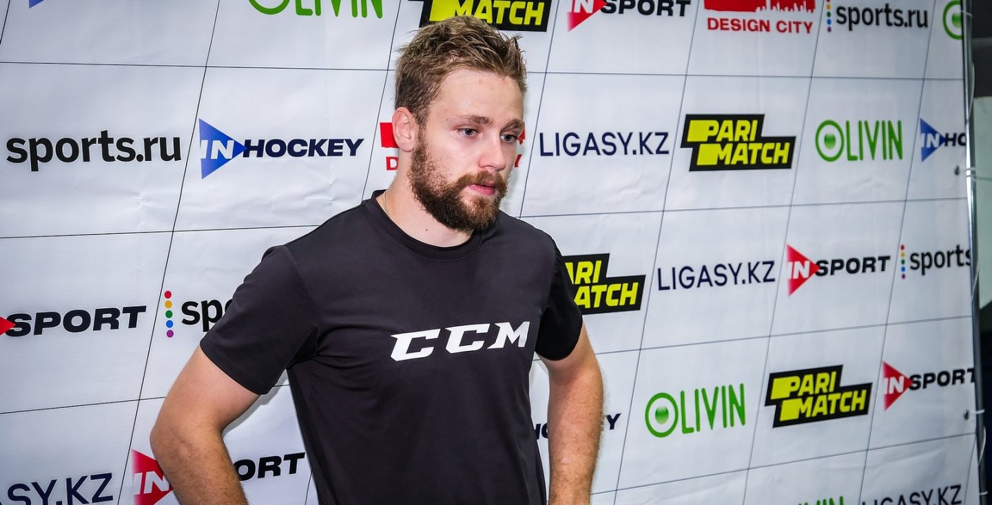 «Слабейший тренер-легионер в истории КХЛ». Данила Карабань раскритиковал бывшего наставника «зубров»