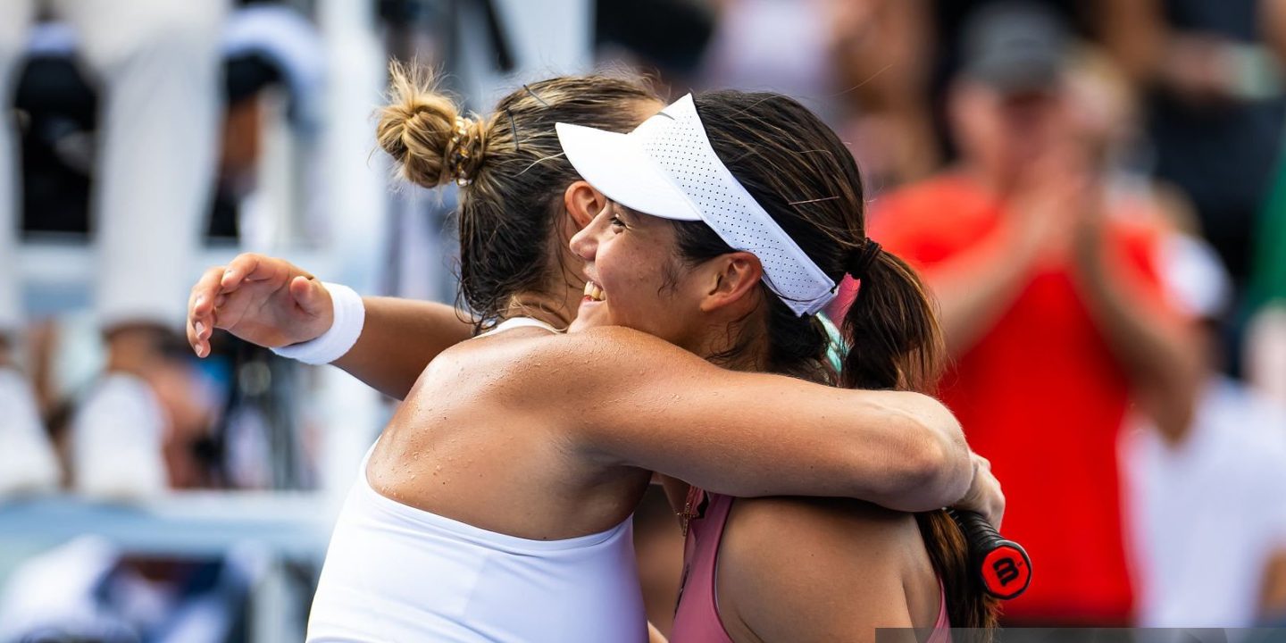 Арина Соболенко попросила публику оценить, чей теннис больше нравится — ее или Эммы Радукану