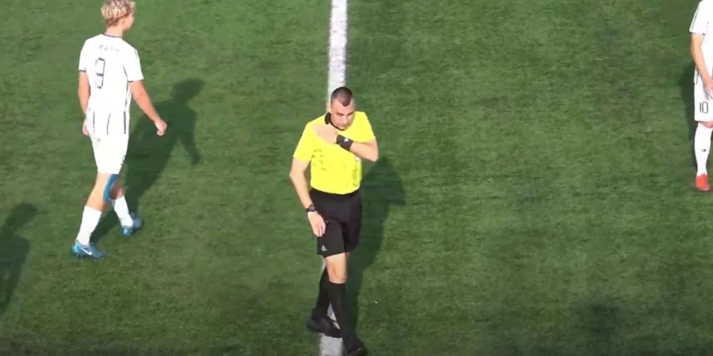 В Беларуси арбитр получил травму во время футбольного матча