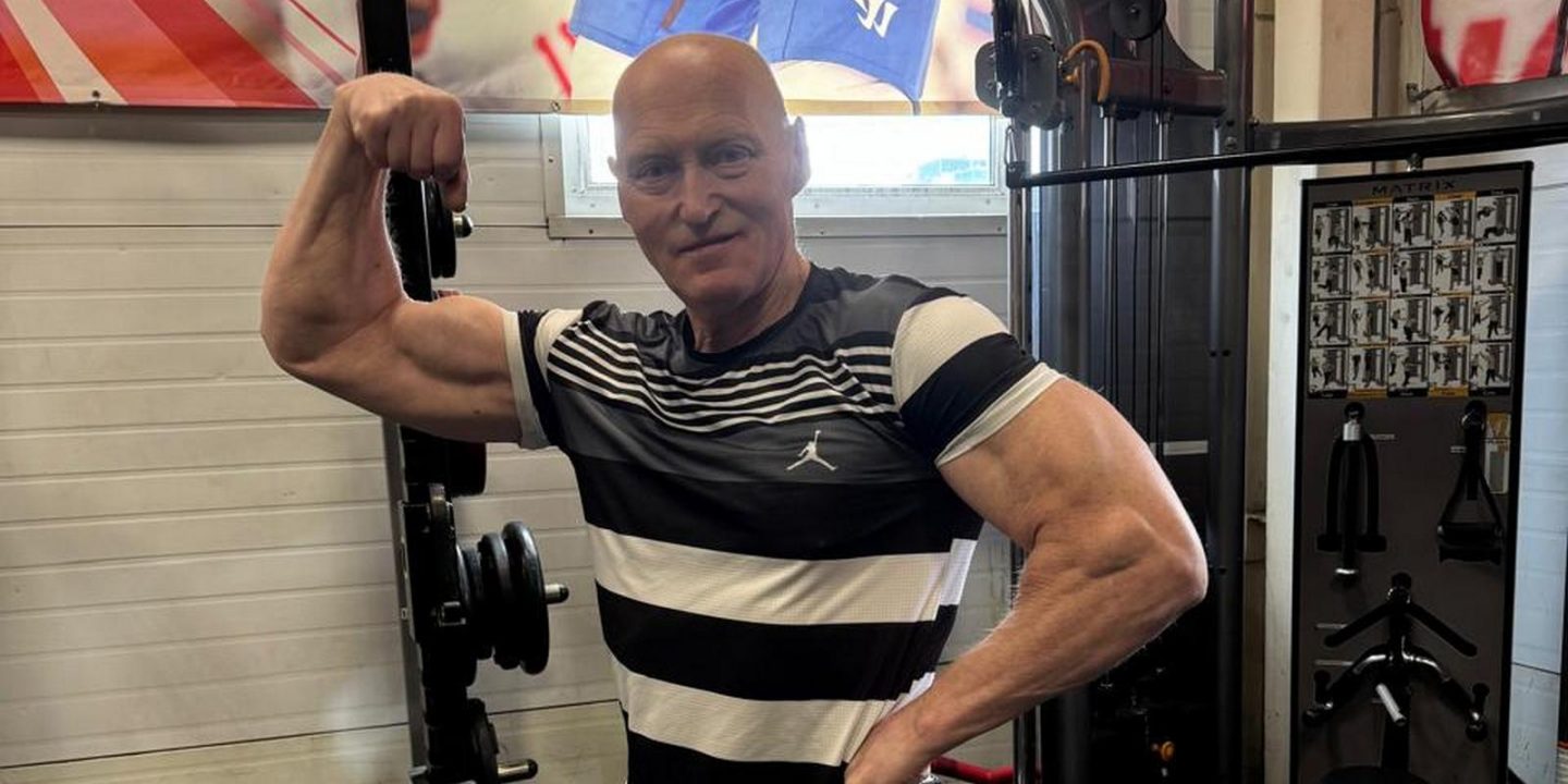 Барлық секс видеоларында ғашықпен кездесу Орыс жігіті нағашы әжесін сиқырлайды