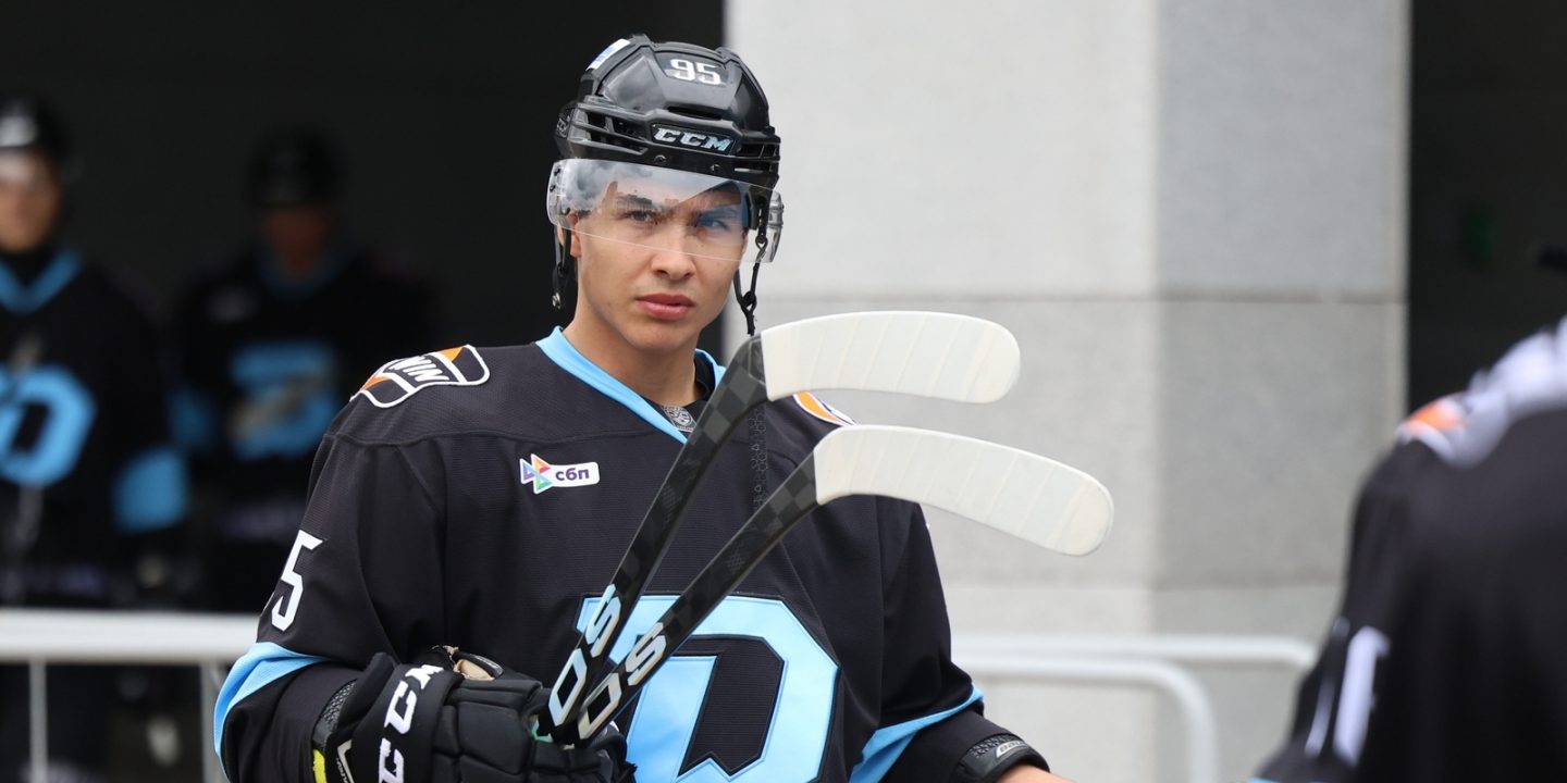 Форвард минского «Динамо» Роман Говорков удален до конца матча с «Ладой»