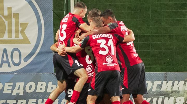 Три гребца, по два борца и хоккеиста, а на вершине — первая ракетка