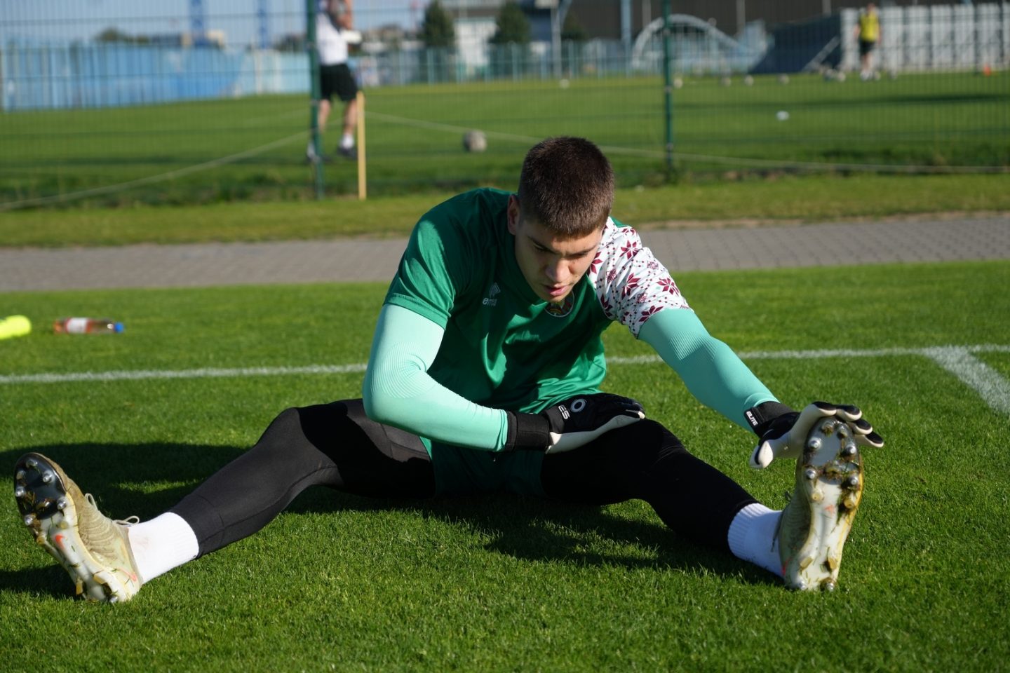 Федор Лапоухов рассказал, о чем во время игры нельзя думать вратарю, когда он пропускает голы