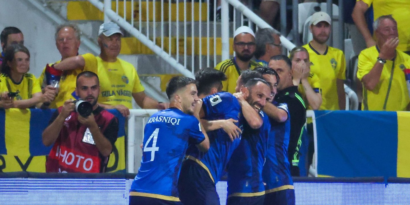 Шведы проиграли косоварам, которые завершали игру вдесятером