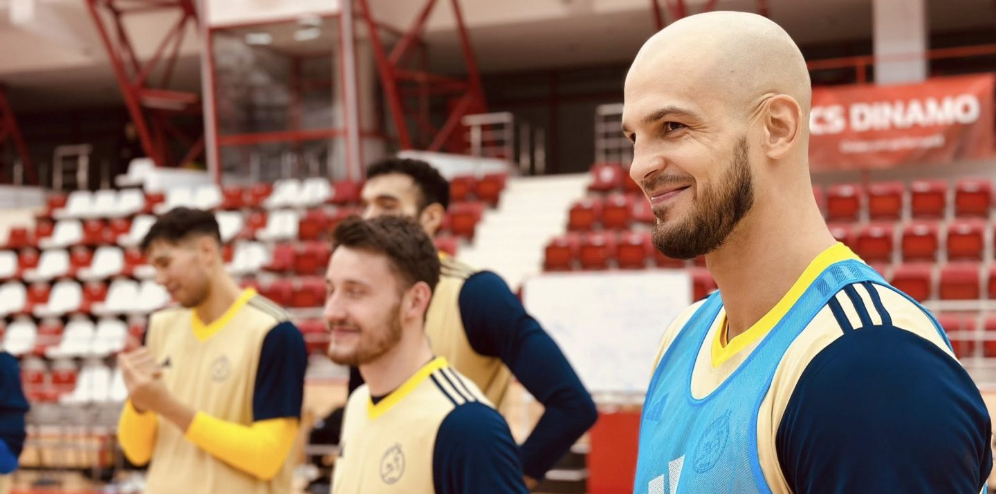 Артем Королек признан лучшим линейным 6-го тура Лиги чемпионов