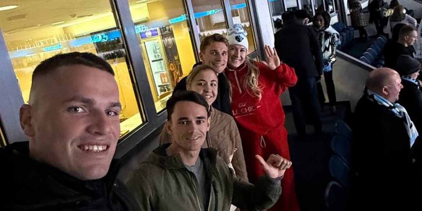 Смольские и другие биатлонисты спели &laquo;Седую ночь&raquo; на матче минского &laquo;Динамо&raquo; в КХЛ