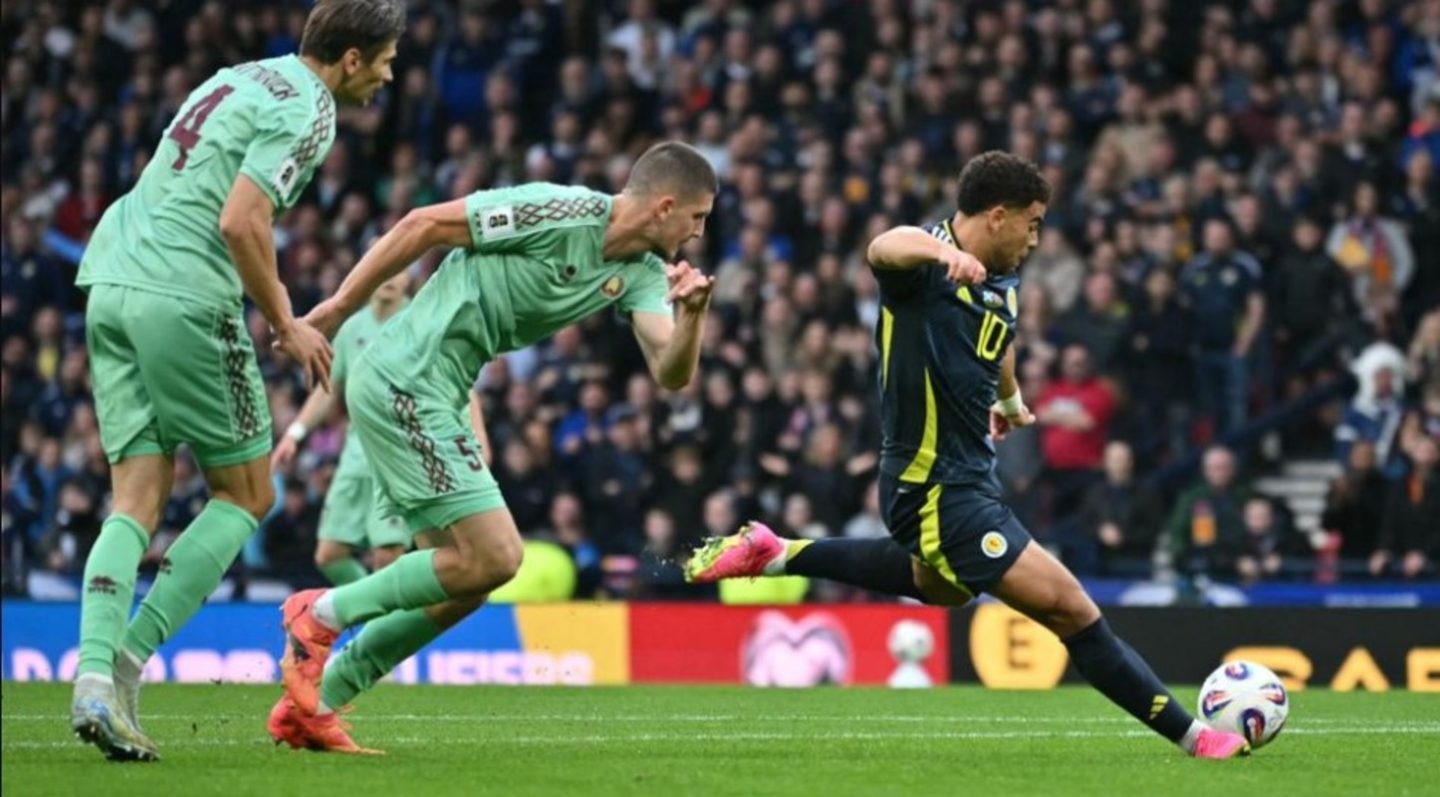 Сборная Беларуси после первого тайма уступает Шотландии