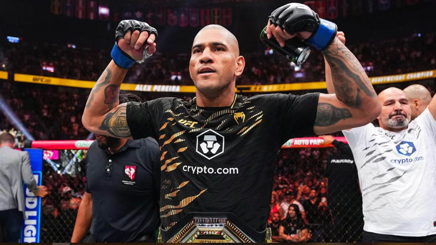 Перейра нокаутировал Анкалаева в чемпионском бою UFC