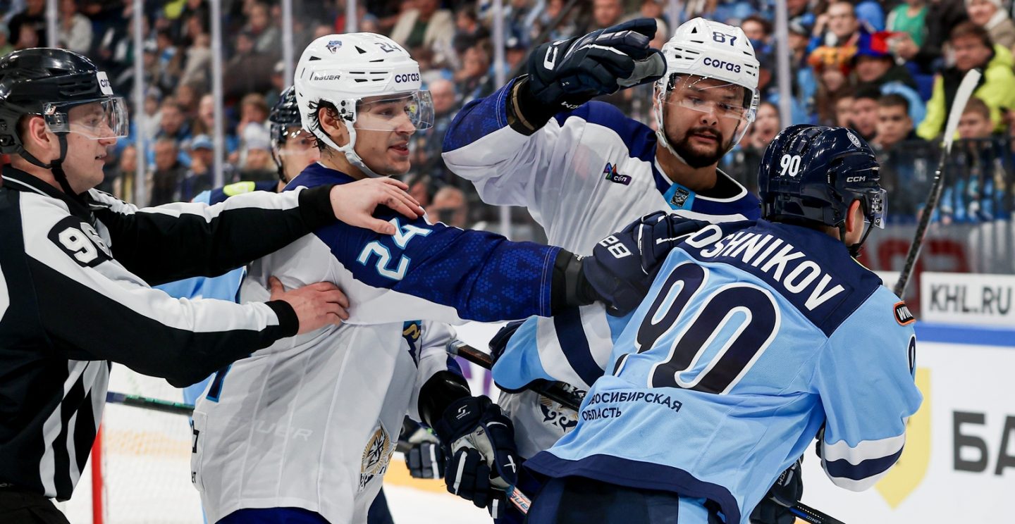 Игра КХЛ между «Барысом» и «Сибирью» началась с драки