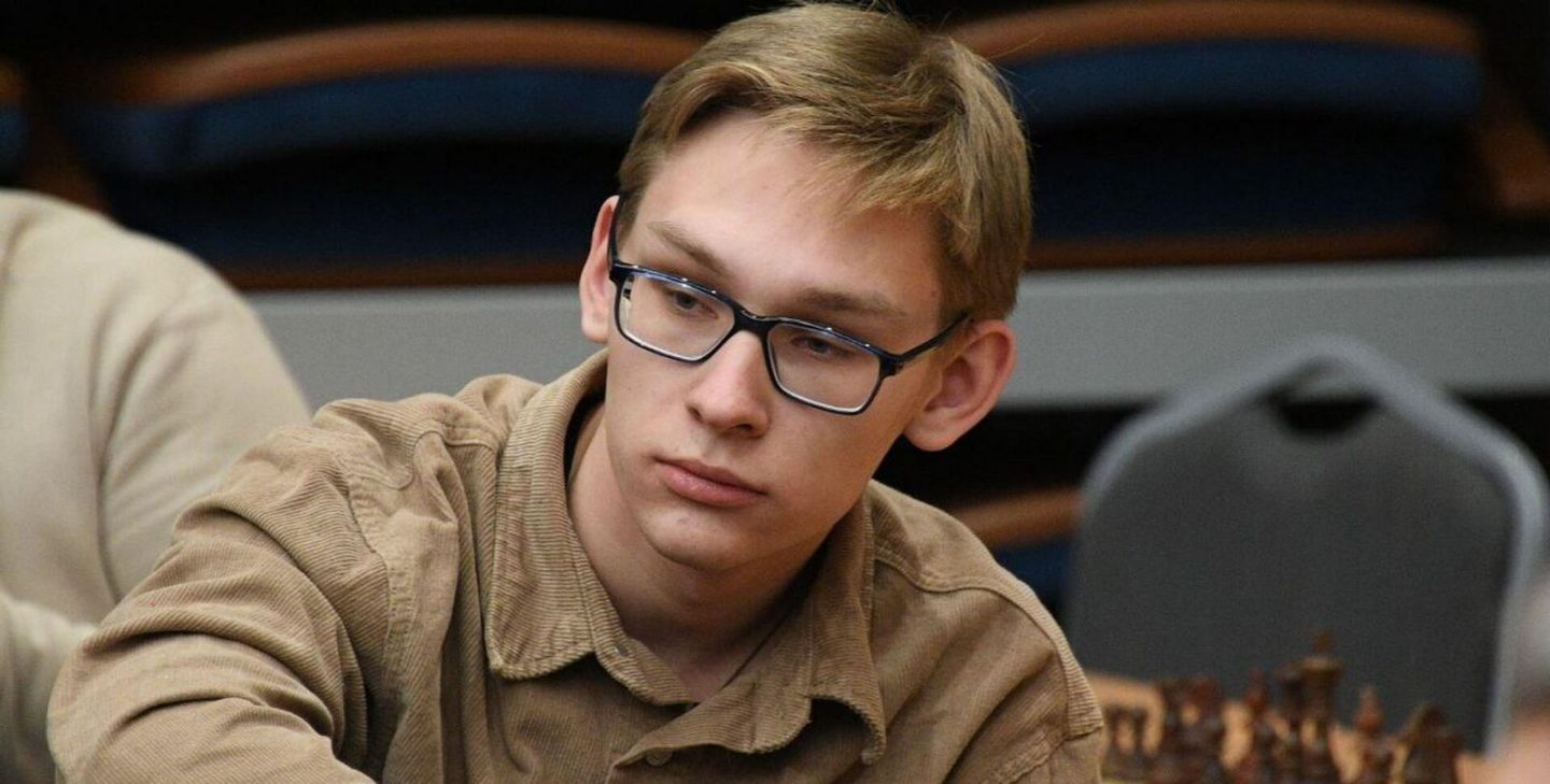 Денис Лазавик выиграл очередной &#171;Титульный вторник&#187;, победив Магнуса Карлсена