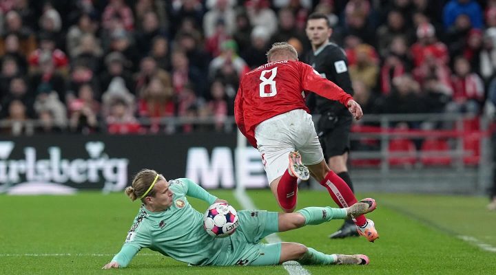 Карлос Алос объяснил замену Александра Мартыновича в матче с Грецией