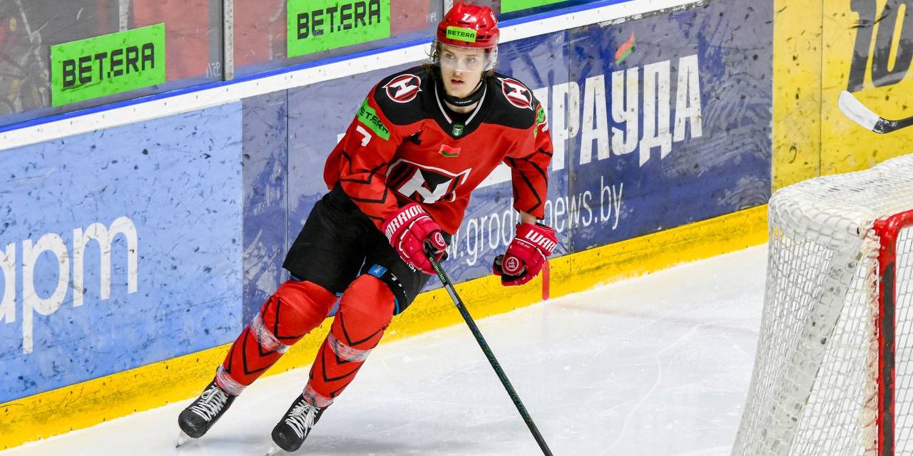 Игрок молодежки Авраменко: после льда в Санкт-Петербурге наш кажется очень плохим