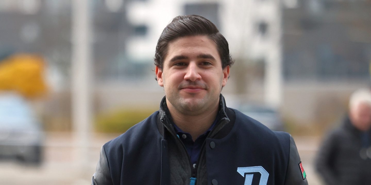 Официально: Сэм Энас продлил контракт с «зубрами» на два года