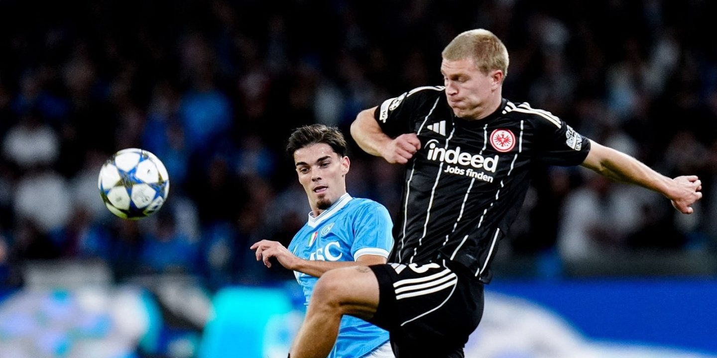 «Наполи» сыграл вничью с «Айнтрахтом»