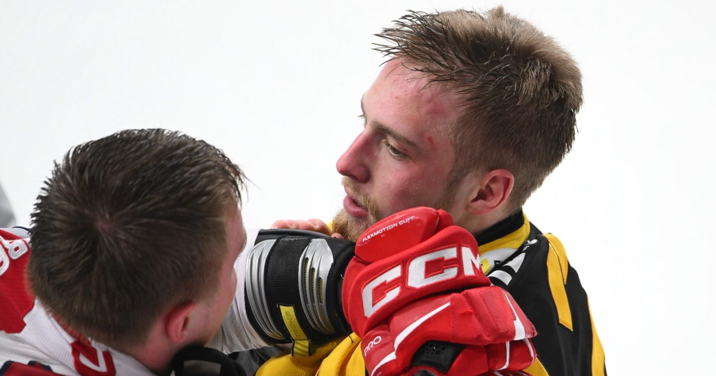 Александр Скоренов подрался с лучшим новичком КХЛ-2024/25: чья взяла?