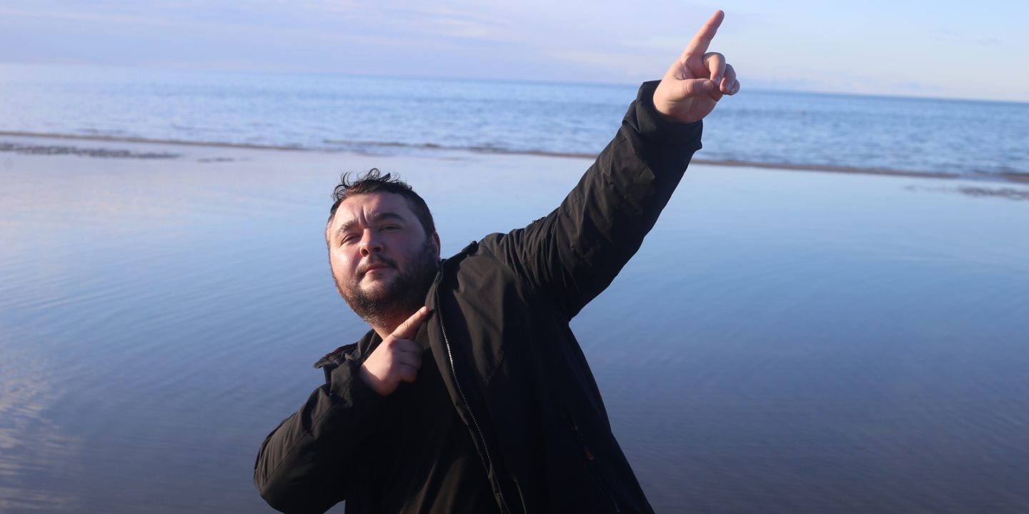 «Офигел, когда узнал». Как экс-футболист «Минска» попал к Илону Маску