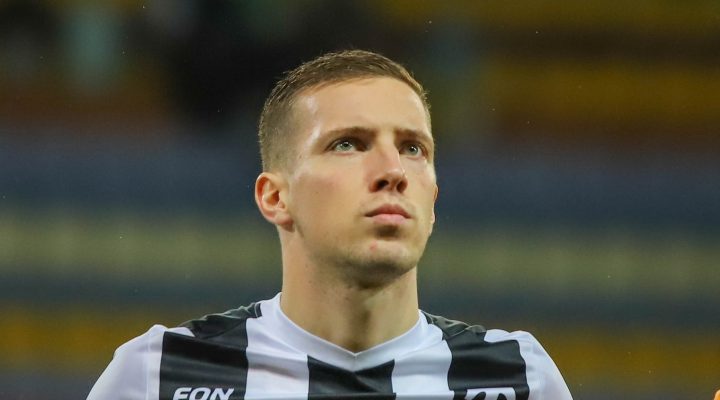 Арина Соболенко вспомнила, как расписывалась на лысой голове тренера