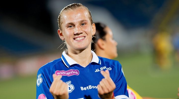 Арина Соболенко подняла трофей первой ракетки мира