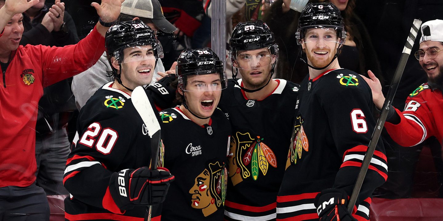 &laquo;Чикаго&raquo; сделал камбэк с 0:3 в матче с &laquo;Анахаймом&raquo;, у Артема Левшунова голевой пас