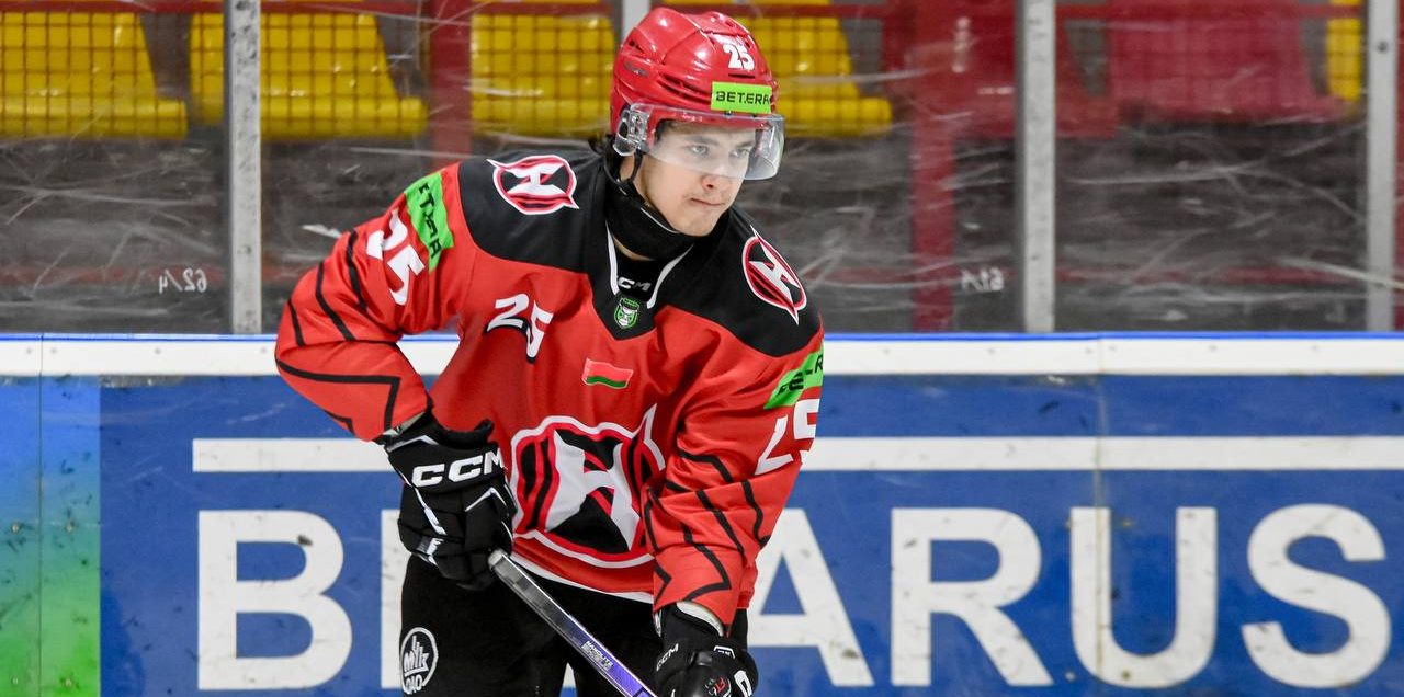 Даниил Криштофик вернулся на лед, но продолжает восстановление после травмы