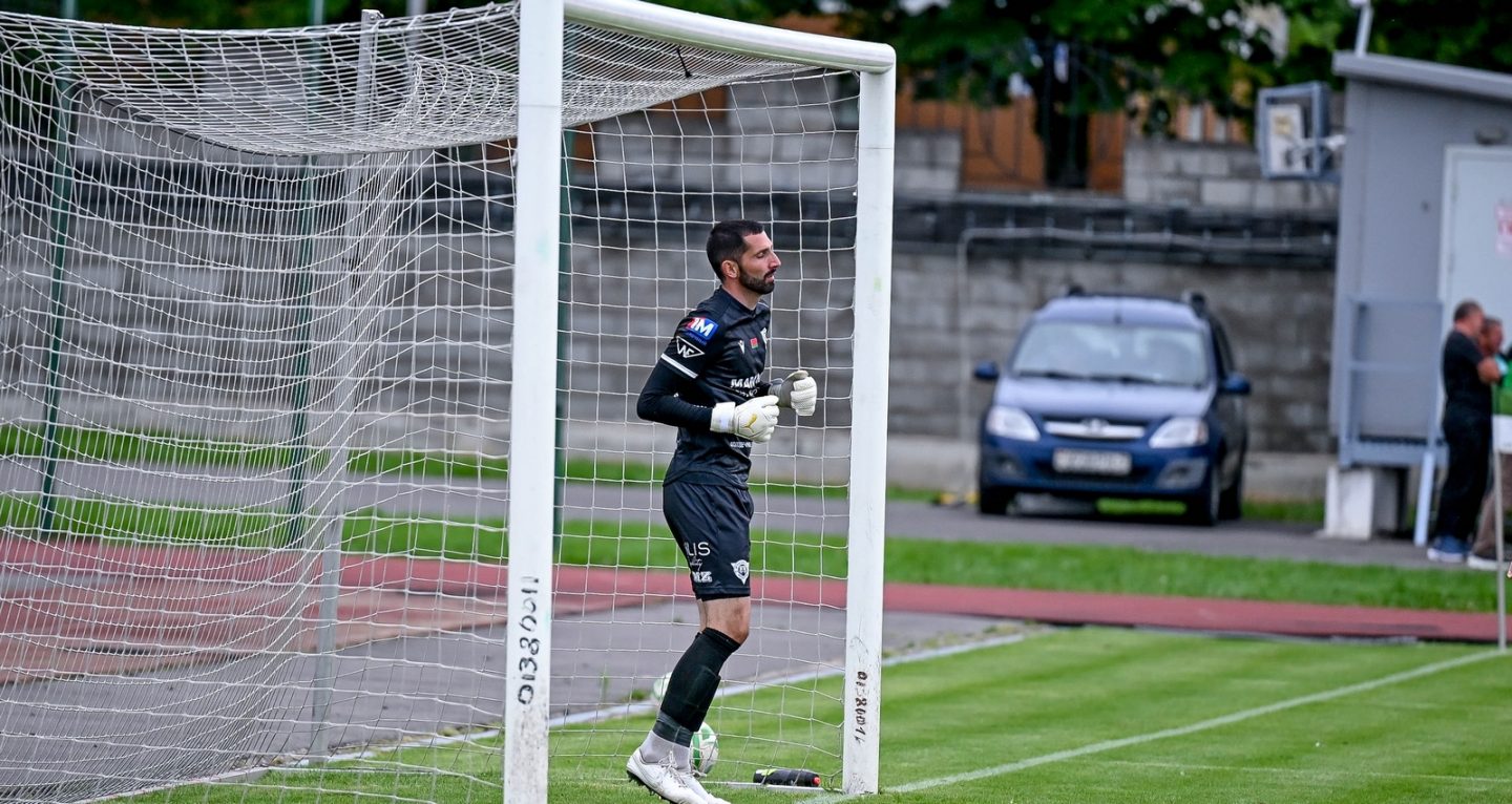 Белорусский голкипер пройдет просмотр в клубе из Катара