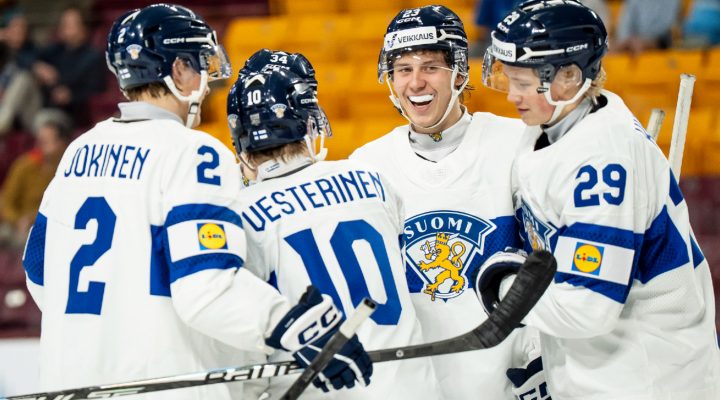 Перстень, слова мамы и победа. Репортаж с тысячного матча Квартальнова