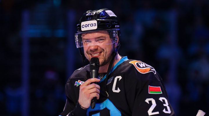 Перстень, слова мамы и победа. Репортаж с тысячного матча Квартальнова