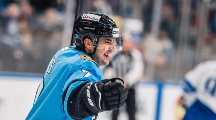 Перстень, слова мамы и победа. Репортаж с тысячного матча Квартальнова