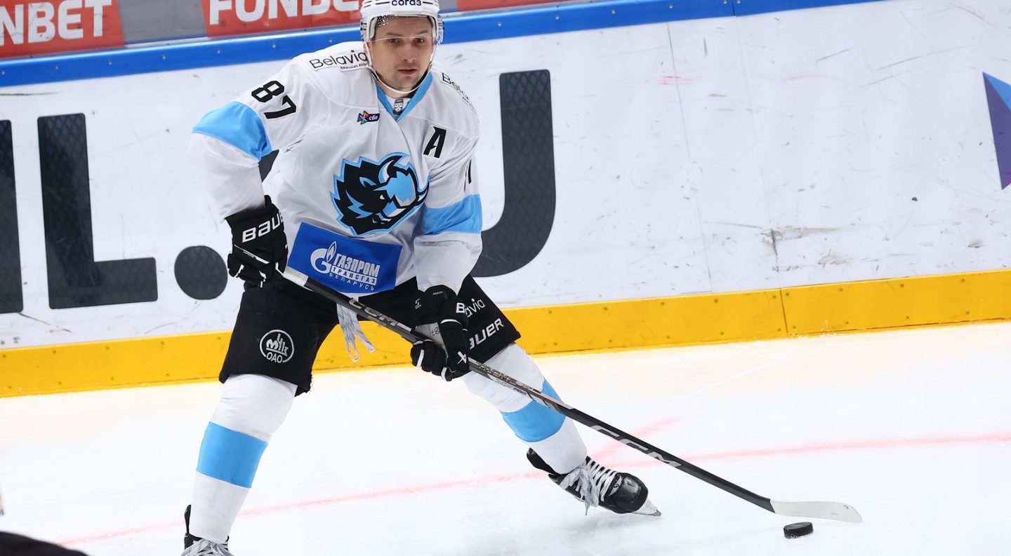 Вадиму Шипачеву осталось два балла до отметки в 1000 очков в КХЛ