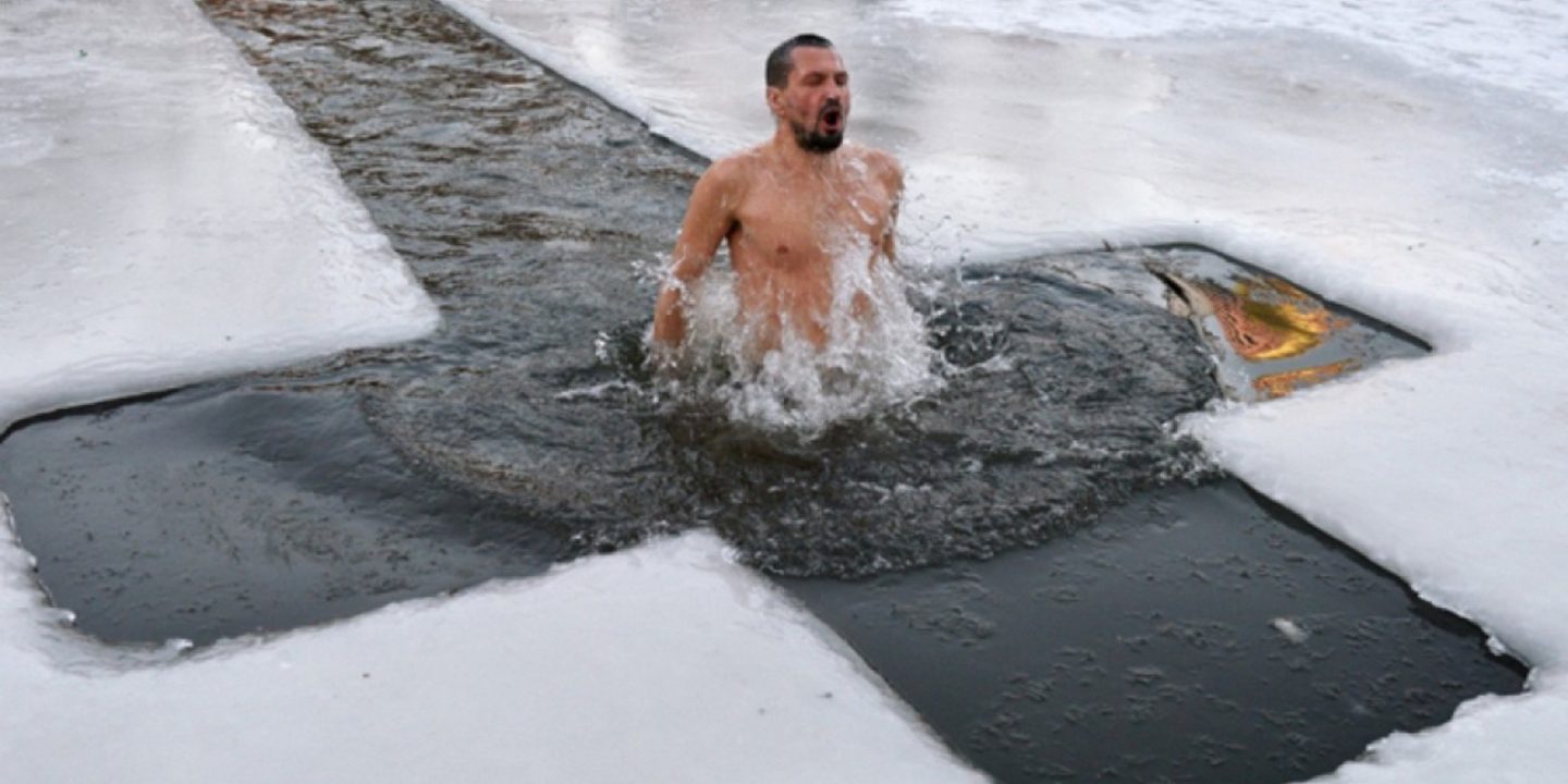 Стадион «Динамо» стал площадкой для крещенского окунания