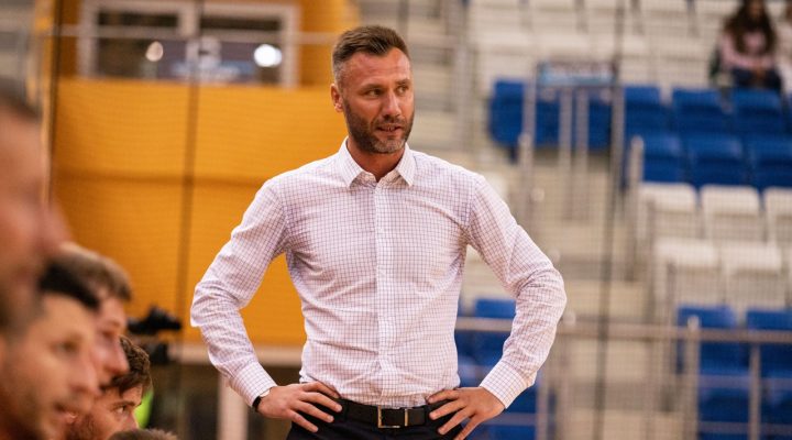 Белорусский хоккеист завершил карьеру в 19 лет