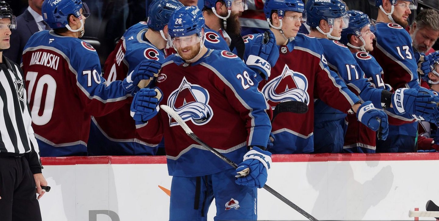 «Колорадо» в игре с первым голом Ильи Соловьева в НХЛ уверенно победил «Коламбус»