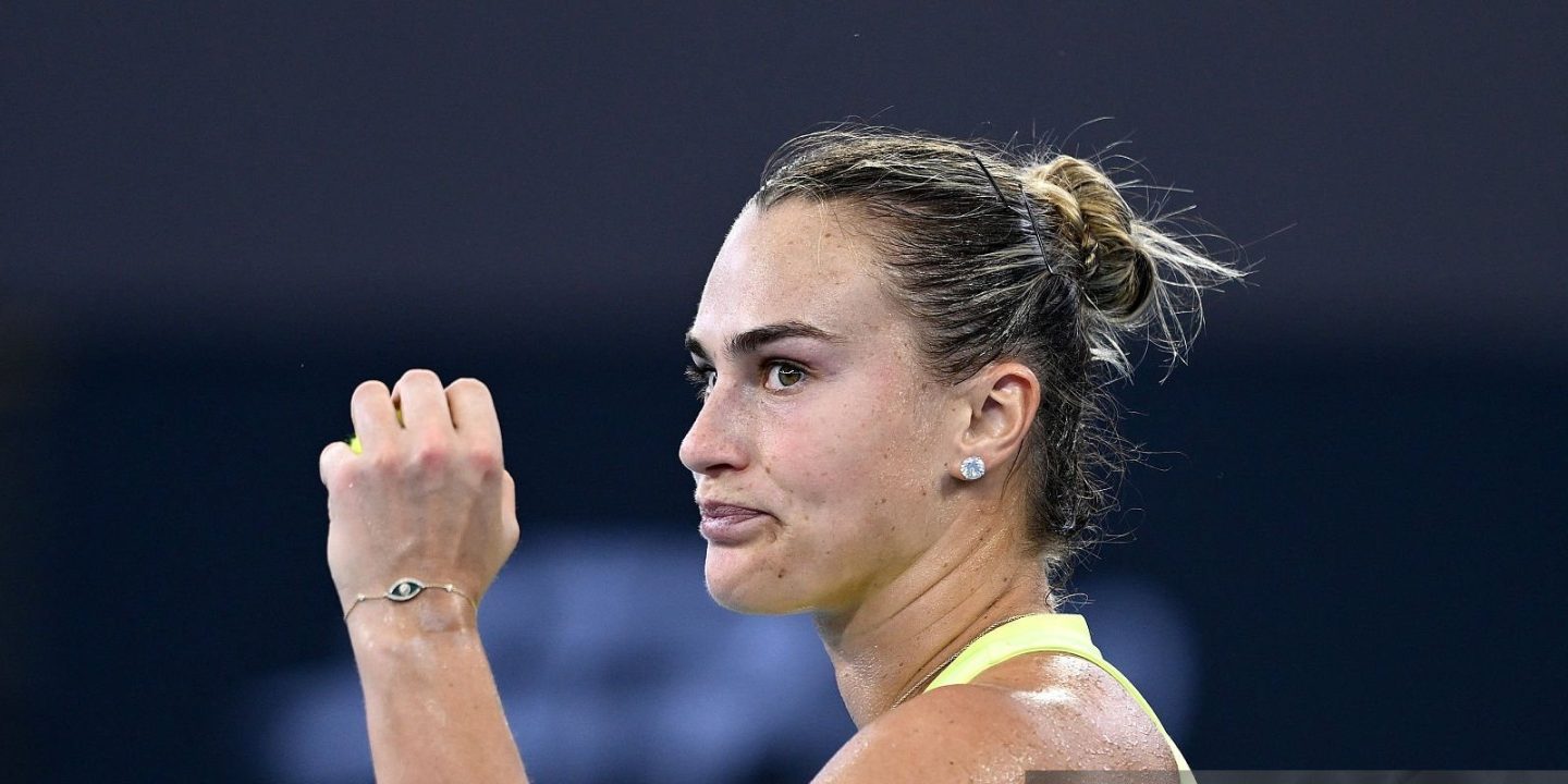 Арина Соболенко взяла первый сет у Марты Костюк в финале WTA-500 в Брисбене