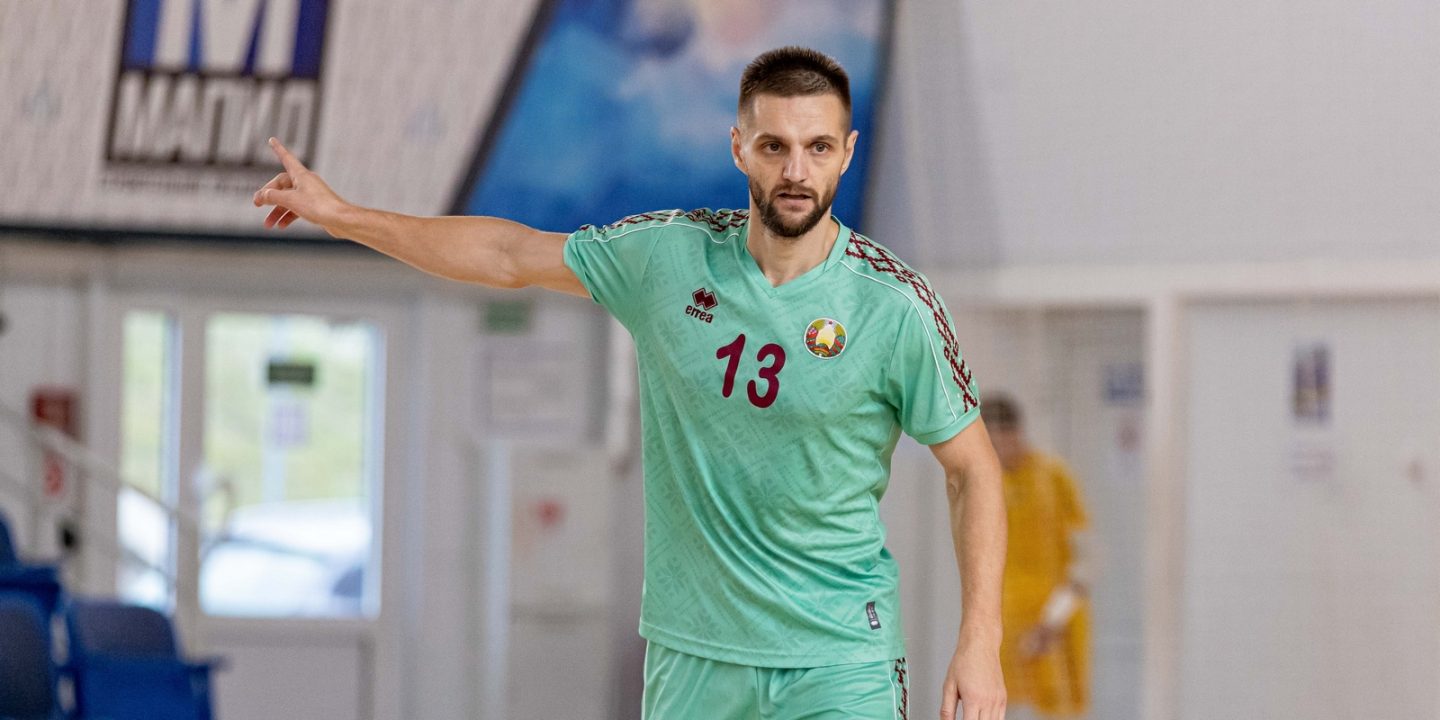 Сборная Беларуси по мини-футболу после первого тайма уступает бельгийцам