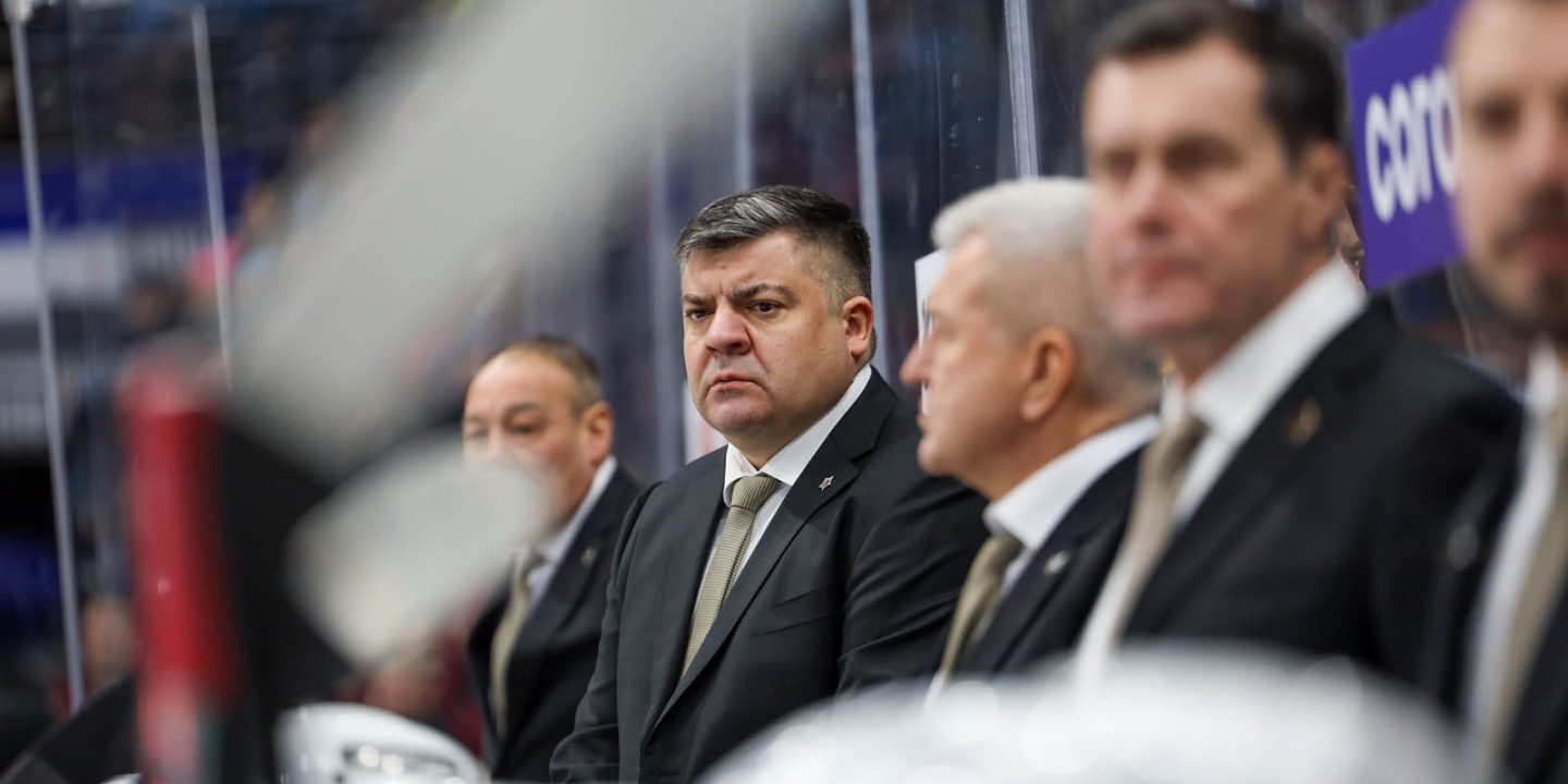 Виктор Костюченок может покинуть второй дальневосточный клуб КХЛ за год