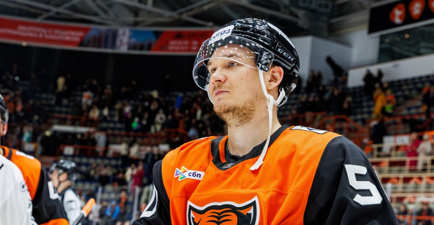 «Амур» Александра Андриевского пропустил шесть шайб от «Авангарда»