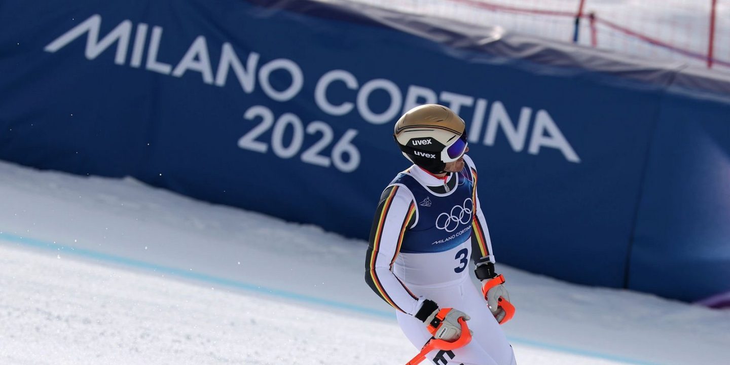 Горнолыжники из Швейцарии взяли золото и серебро в командном турнире на Олимпиаде-2026